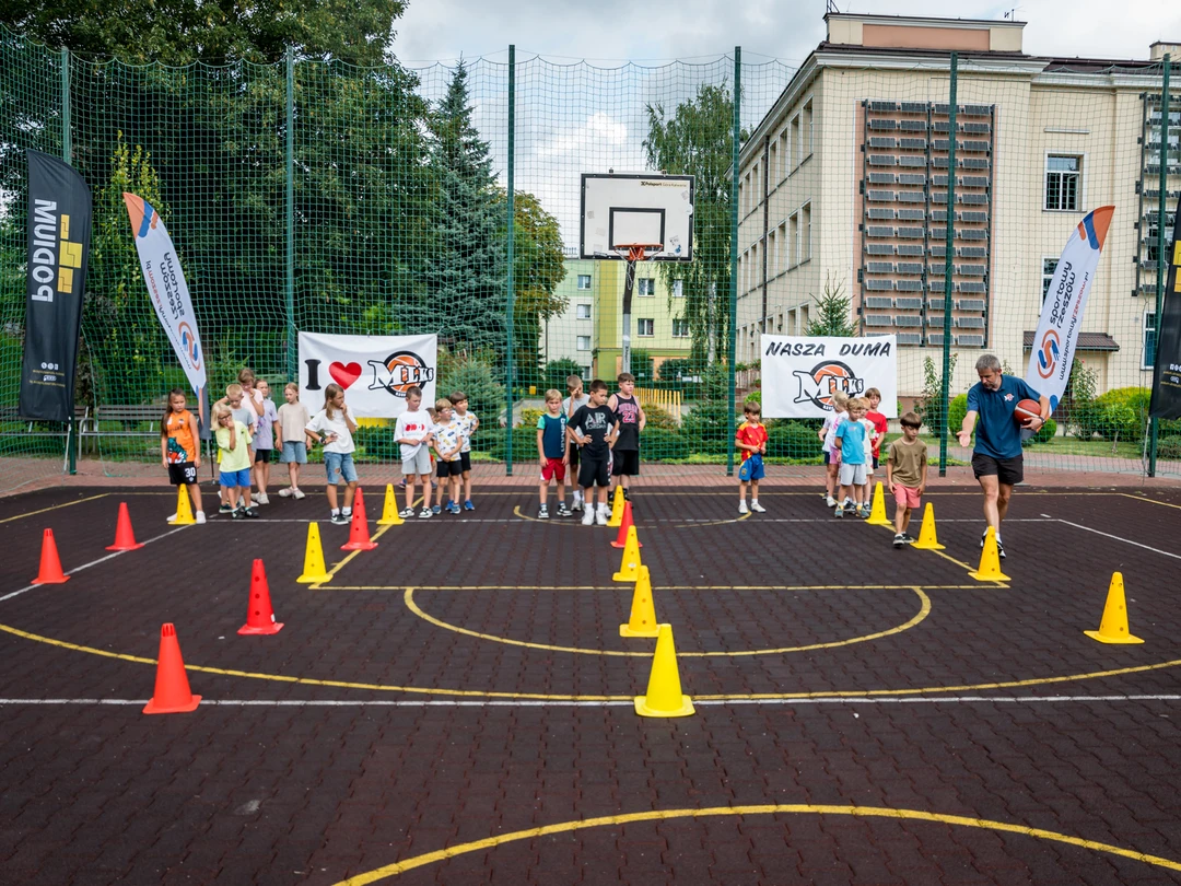 Sportowy dzień z koszykówką!