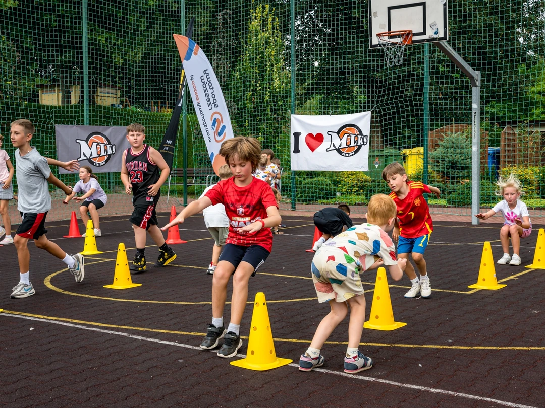 Sportowy dzień z koszykówką!