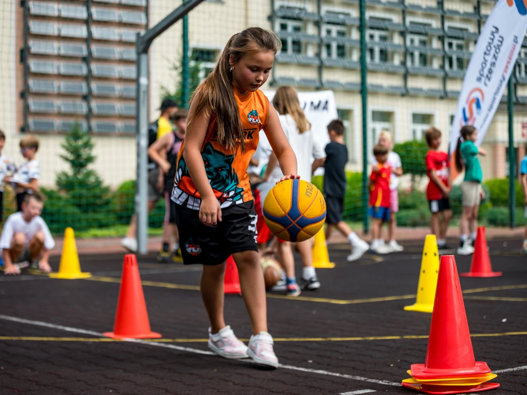 Sportowy dzień z koszykówką!