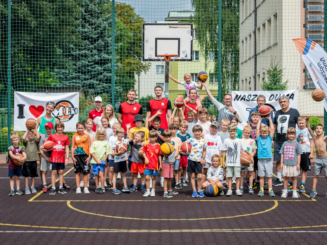 Sportowy dzień z koszykówką!