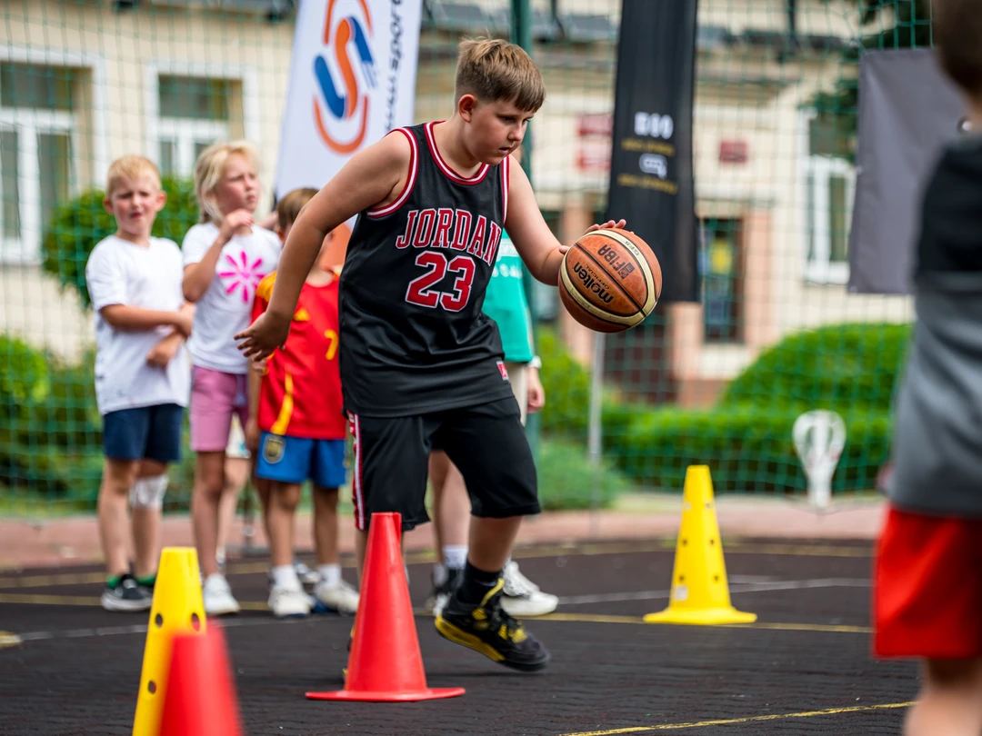 Sportowy dzień z koszykówką!