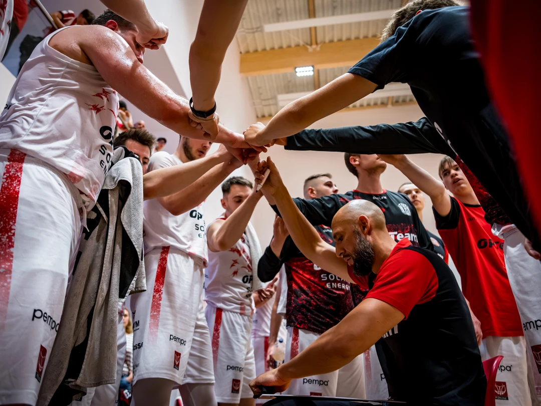 Resovia Rzeszów: Powrót do pierwszej ligi po 15 Latach – wywiad z Michałem Gabińskim i Wojciechem Szpyrką